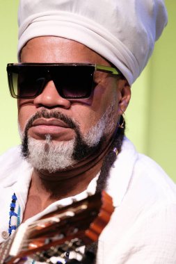 Brezilyalı şarkıcı Carlinhos Brown, İspanya 'nın 19 Temmuz 2024 tarihinde Madrid' deki Casa Amrica 'da yapılan Iberoamerica Diyaloga toplantısında