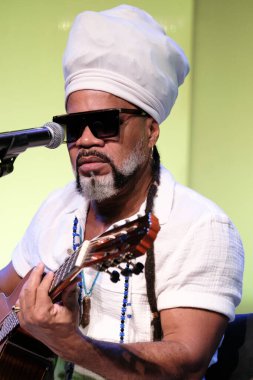 Brezilyalı şarkıcı Carlinhos Brown, İspanya 'nın 19 Temmuz 2024 tarihinde Madrid' deki Casa Amrica 'da yapılan Iberoamerica Diyaloga toplantısında