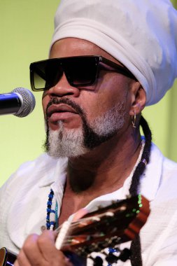 Brezilyalı şarkıcı Carlinhos Brown, İspanya 'nın 19 Temmuz 2024 tarihinde Madrid' deki Casa Amrica 'da yapılan Iberoamerica Diyaloga toplantısında