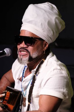 Brezilyalı şarkıcı Carlinhos Brown, İspanya 'nın 19 Temmuz 2024 tarihinde Madrid' deki Casa Amrica 'da yapılan Iberoamerica Diyaloga toplantısında