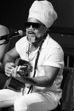 Brezilyalı şarkıcı Carlinhos Brown, İspanya 'nın 19 Temmuz 2024 tarihinde Madrid' deki Casa Amrica 'da yapılan Iberoamerica Diyaloga toplantısında