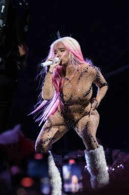 Şarkıcı Karol G, 20 Temmuz 2024 'te İspanya' nın Madrid şehrinde Santiago Bernabeu 'da bir konser verdi.