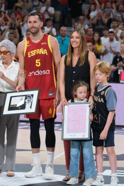 Rudy Fernandez ve Helen Lindes İspanya ile 23 Temmuz 2024 'te İspanya' nın başkenti Madrid 'de oynanan WiZink Center' da oynanan maçtan sonra İspanya ile oynadıkları son maç olan.