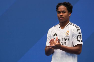 Endrick Felipe Moreira de Sousa, 27 Temmuz 2024 tarihinde İspanya 'nın Madrid kentinde Estadio Santiago Bernabeu' da yeni bir Real Madrid oyuncusu olarak sunumu sırasında