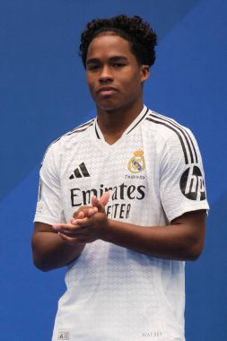 Endrick Felipe Moreira de Sousa, 27 Temmuz 2024 tarihinde İspanya 'nın Madrid kentinde Estadio Santiago Bernabeu' da yeni bir Real Madrid oyuncusu olarak sunumu sırasında