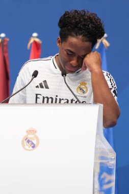 Endrick Felipe Moreira de Sousa, 27 Temmuz 2024 tarihinde İspanya 'nın Madrid kentinde Estadio Santiago Bernabeu' da yeni bir Real Madrid oyuncusu olarak sunumu sırasında