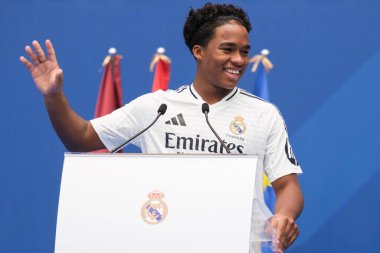 Endrick Felipe Moreira de Sousa, 27 Temmuz 2024 tarihinde İspanya 'nın Madrid kentinde Estadio Santiago Bernabeu' da yeni bir Real Madrid oyuncusu olarak sunumu sırasında