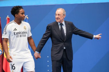 Endrick Felipe Moreira de Sousa, 27 Temmuz 2024 tarihinde İspanya 'nın Madrid kentinde Estadio Santiago Bernabeu' da yeni bir Real Madrid oyuncusu olarak sunumu sırasında