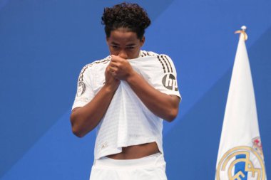 Endrick Felipe Moreira de Sousa, 27 Temmuz 2024 tarihinde İspanya 'nın Madrid kentinde Estadio Santiago Bernabeu' da yeni bir Real Madrid oyuncusu olarak sunumu sırasında