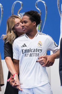 Endrick Felipe Moreira de Sousa, 27 Temmuz 2024 tarihinde İspanya 'nın Madrid kentinde Estadio Santiago Bernabeu' da yeni bir Real Madrid oyuncusu olarak sunumu sırasında