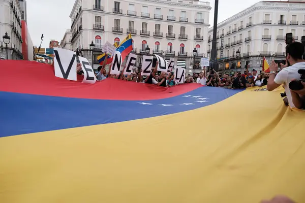 Stock image Several people during the demonstration against the results of the Venezuelan elections at sunset on July 29, 2024 in Madrid, Spain