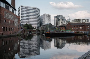 Birmingham 'ın Endüstriyel kullanım için inşa edilmiş 1773 kanalı Havzası, Birmingham, 7 Ağustos 2024, Birleşik Krallık