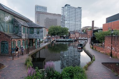 Birmingham 'ın Endüstriyel kullanım için inşa edilmiş 1773 kanalı Havzası, Birmingham, 7 Ağustos 2024, Birleşik Krallık