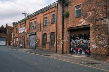 Birmingham 'daki Digbeth bölgesinin görüntüsü, 18 Ağustos 2024' te Birmingham 'daki Muhallebi Fabrikası olarak bilinen bir sanat ve eğlence alanına dönüştürülmüş eski bir sanayi bölgesi.