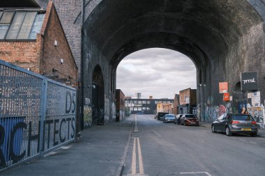 Birmingham 'daki Digbeth bölgesinin görüntüsü, 18 Ağustos 2024' te Birmingham 'daki Muhallebi Fabrikası olarak bilinen bir sanat ve eğlence alanına dönüştürülmüş eski bir sanayi bölgesi.