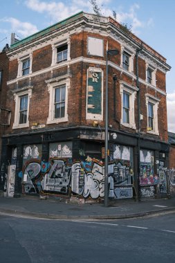 Birmingham 'daki Digbeth bölgesinin görüntüsü, 18 Ağustos 2024' te Birmingham 'daki Muhallebi Fabrikası olarak bilinen bir sanat ve eğlence alanına dönüştürülmüş eski bir sanayi bölgesi.