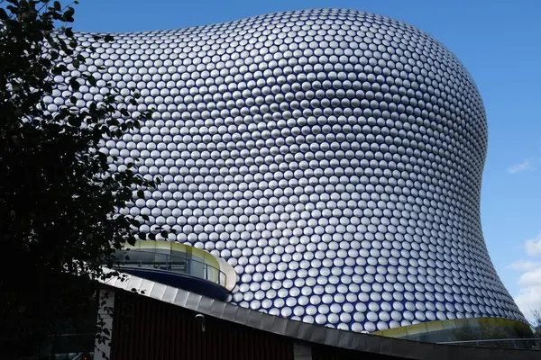 Birmingham şehir merkezinde bir alışveriş merkezi inşa edilen Bull Ring manzarası, Benoy tarafından 2003 'te Birmingham 19 Ağustos 2024' te tasarlandı..