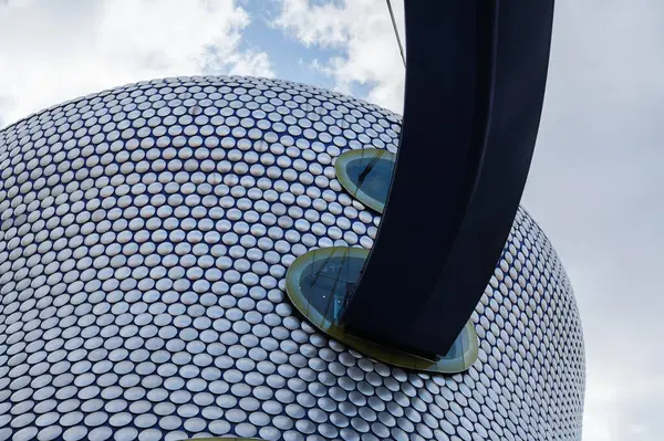 Birmingham şehir merkezinde bir alışveriş merkezi inşa edilen Bull Ring manzarası, Benoy tarafından 2003 'te Birmingham 19 Ağustos 2024' te tasarlandı..