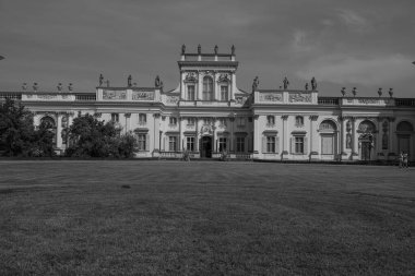 Wilanow Sarayı 'nın manzarası, 1677 yılında Kral III. John Sobieski tarafından Polonya' nın en etkileyici ve önemli binalarından biridir. Varşova, Polonya 10 Ağustos 2024