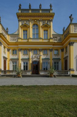 Wilanow Sarayı 'nın manzarası, 1677 yılında Kral III. John Sobieski tarafından Polonya' nın en etkileyici ve önemli binalarından biridir. Varşova, Polonya 10 Ağustos 2024