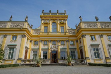 Wilanow Sarayı 'nın manzarası, 1677 yılında Kral III. John Sobieski tarafından Polonya' nın en etkileyici ve önemli binalarından biridir. Varşova, Polonya 10 Ağustos 2024