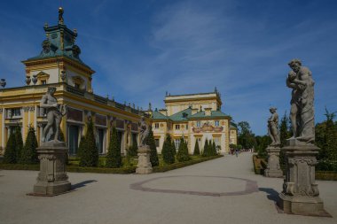 Wilanow Sarayı 'nın manzarası, 1677 yılında Kral III. John Sobieski tarafından Polonya' nın en etkileyici ve önemli binalarından biridir. Varşova, Polonya 10 Ağustos 2024