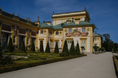 Wilanow Sarayı 'nın manzarası, 1677 yılında Kral III. John Sobieski tarafından Polonya' nın en etkileyici ve önemli binalarından biridir. Varşova, Polonya 10 Ağustos 2024