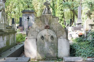 Varşova 'daki Powazki Mezarlığı' nın manzarası 1790 'da kurulmuş, Polonya' nın en ünlü mezarlığıdır. Varşova 23 Ağustos 2024