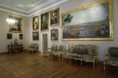 Kraliyet Sarayı, 27 Ağustos 2024 Polonya 'nın başkenti Polonya' nın Varşova 'nın eski bölümünde yer alan bir Barok-Neoklasik saraydır.