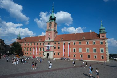 Kraliyet Sarayı, 27 Ağustos 2024 Polonya 'nın başkenti Polonya' nın Varşova 'nın eski bölümünde yer alan bir Barok-Neoklasik saraydır.