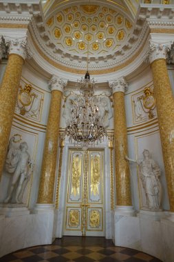 Kraliyet Sarayı, 27 Ağustos 2024 Polonya 'nın başkenti Polonya' nın Varşova 'nın eski bölümünde yer alan bir Barok-Neoklasik saraydır.