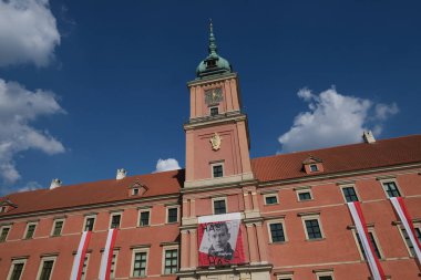 Kraliyet Sarayı, 27 Ağustos 2024 Polonya 'nın başkenti Polonya' nın Varşova 'nın eski bölümünde yer alan bir Barok-Neoklasik saraydır.