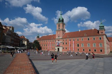 Kraliyet Sarayı, 27 Ağustos 2024 Polonya 'nın başkenti Polonya' nın Varşova 'nın eski bölümünde yer alan bir Barok-Neoklasik saraydır.