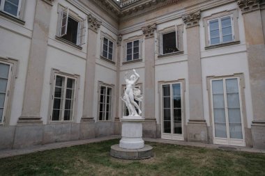 Varşova Kraliyet Lazienki Parkı 'ndaki neoklasik Lazienki Sarayı' nın dış görünüşü, 28 Ağustos 2024 Polonya