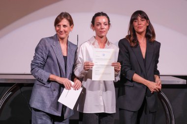 Malena Alterio, Belen Cuesta ve Vicky Luengo, İspanya 'yı temsil etmek üzere seçilen üç filmi 4 Eylül 2024 tarihinde İspanya' nın Madrid şehrinde bulunan Resim Akademisi 'nde duyurdular.. 