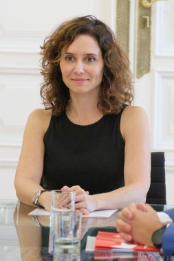Madrid Topluluğu Başkanı Isabel Diaz Ayuso ve Rocio Monasterio 5 Eylül 2024 tarihinde İspanya 'nın Madrid şehrinde Real Casa de Correos' ta bir toplantı yaptılar.