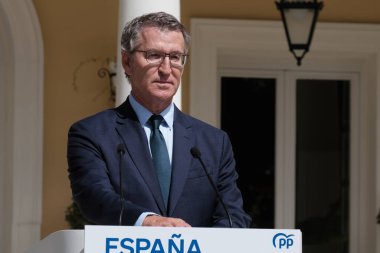 PP başkanı Alberto Nuez Feijoo durante partido Popüler 'in bölge başkanlarıyla 6 Eylül 2024' te Madrid 'de, Palacio de los Duques de Pastrana' da bir araya geldi.