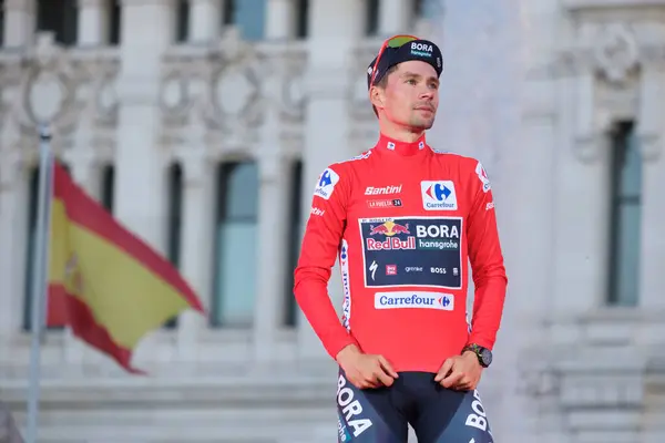 Sloven Primoz Roglic ve Kızıl Boğa Bora Takımı, 8 Eylül 2024 tarihinde İspanya 'nın Madrid kentinde düzenlenen 79. Vuelta a Espaa 2024' ün sonunda zaferini kutluyorlar.
