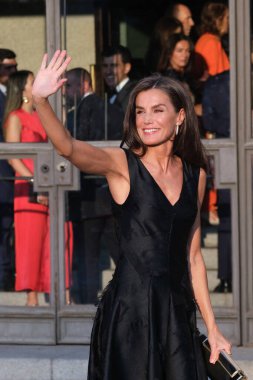 İspanya Kraliçesi Letizia, 23 Eylül 2024 tarihinde İspanya 'nın Madrid kentinde düzenlenen Kraliyet Tiyatrosu' nun 2024 / 2025 sezonunun açılışına katılır..