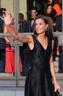 İspanya Kraliçesi Letizia, 23 Eylül 2024 tarihinde İspanya 'nın Madrid kentinde düzenlenen Kraliyet Tiyatrosu' nun 2024 / 2025 sezonunun açılışına katılır..