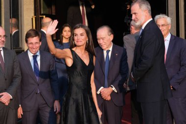 İspanya Kraliçesi Letizia, 23 Eylül 2024 tarihinde İspanya 'nın Madrid kentinde düzenlenen Kraliyet Tiyatrosu' nun 2024 / 2025 sezonunun açılışına katılır..