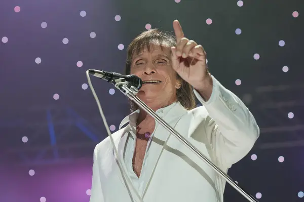 stock image Singer Roberto Carlos performs during a concert at the Wizink Center, on September 26, 2024 in Madrid, Spain.