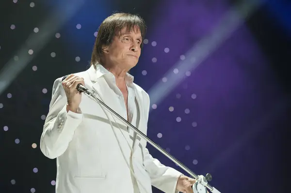 Stock image Singer Roberto Carlos performs during a concert at the Wizink Center, on September 26, 2024 in Madrid, Spain.