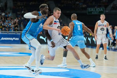 Movistar Estudiantes ve Obradoiro, Madrid 'deki Wizink Center' da ACB Basketbol Ligi 'nde oynadı. 29 Eylül 2024 İspanya