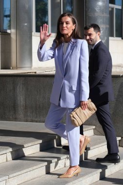 İspanya Kraliçesi Letizia 30 Eylül 2024 tarihinde İspanya 'nın Madrid kentindeki Casa de la Radio stüdyolarında 