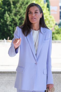 İspanya Kraliçesi Letizia 30 Eylül 2024 tarihinde İspanya 'nın Madrid kentindeki Casa de la Radio stüdyolarında 