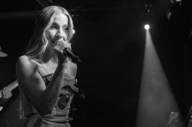 Şarkıcı Paula Koops, yeni albümün tanıtımı sırasında 25 Şubat 2024 'te İspanya' nın Madrid kentinde Siroko 'da konser vermiştir..