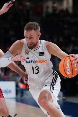 Real Madrid 'den Dzanan Musa ACB Liga Endesa Basketbol maçı sırasında Real Madrid ile Casademont Zaragoza arasında 6 Ekim 2024 tarihinde İspanya' da WiZink Center 'da oynanmıştır.