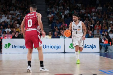 Real Madrid 'den Facu Campazzo, Real Madrid ile Casademont Zaragoza arasında oynanan ACB Liga Endesa Basketbol maçı sırasında 6 Ekim 2024 tarihinde İspanya' nın başkenti Madrid 'de oynanmıştır.