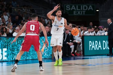 Real Madrid 'den Facu Campazzo, Real Madrid ile Casademont Zaragoza arasında oynanan ACB Liga Endesa Basketbol maçı sırasında 6 Ekim 2024 tarihinde İspanya' nın başkenti Madrid 'de oynanmıştır.